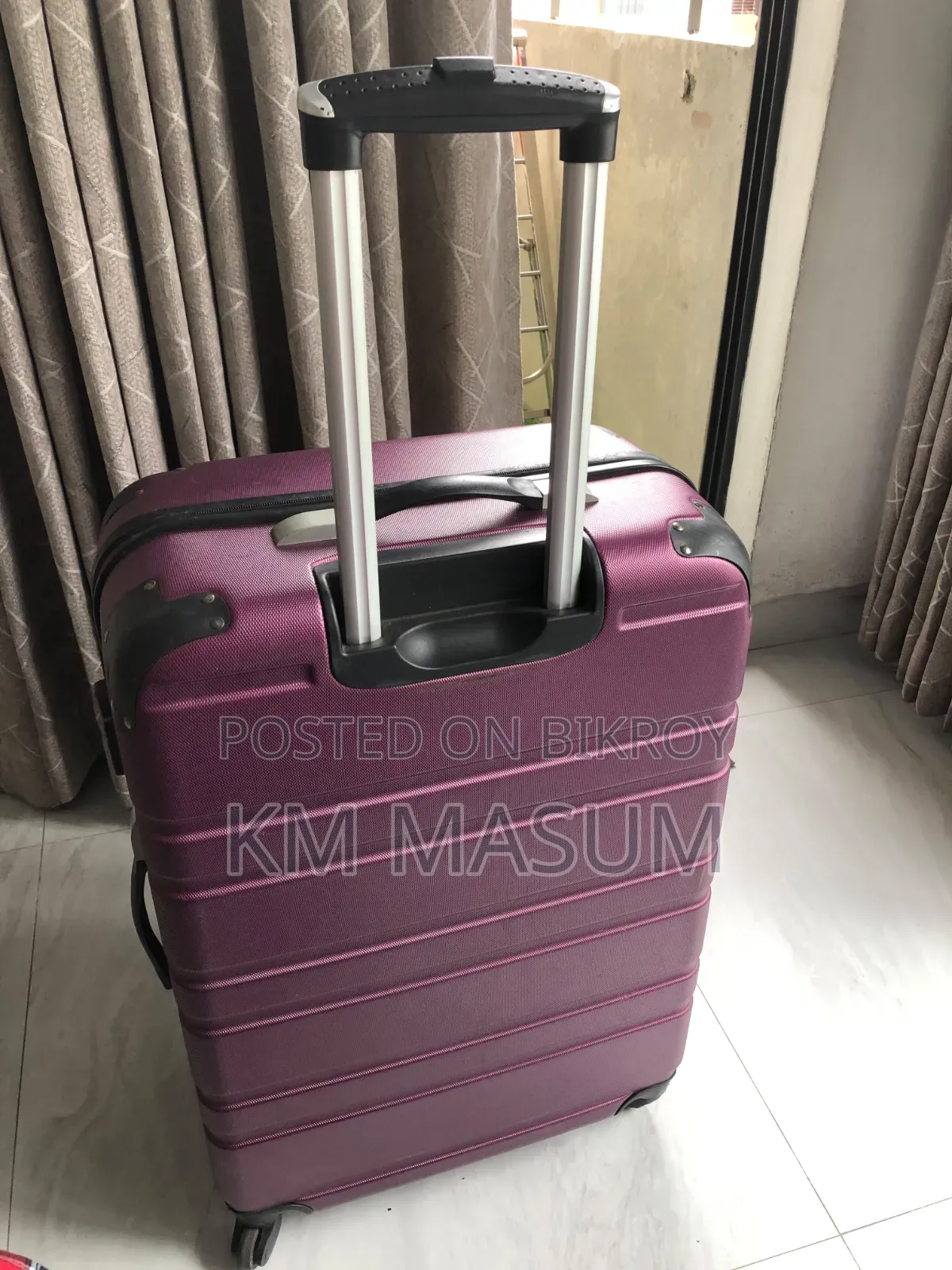 High quality foreign brand bags will be sold at a low price.