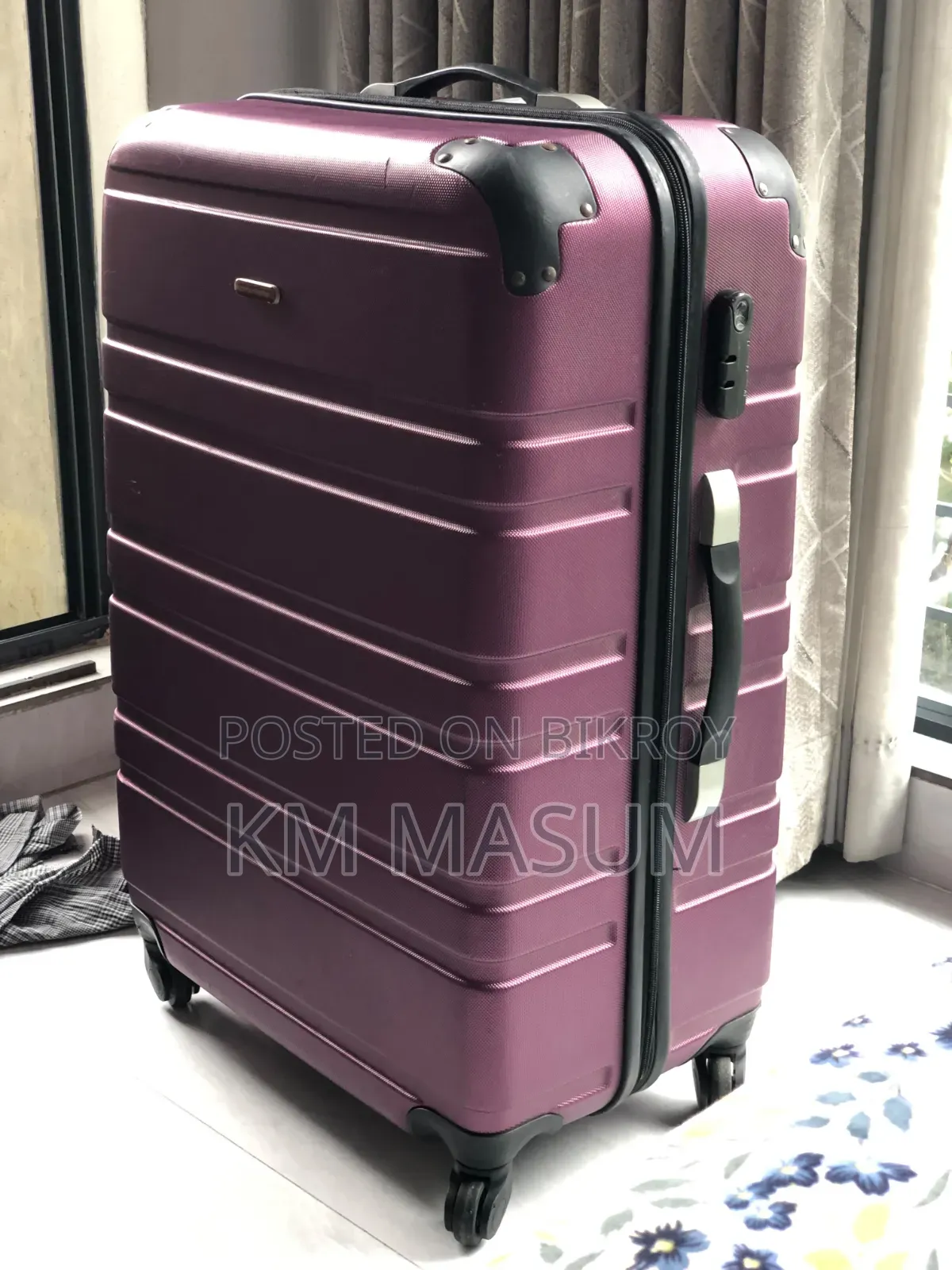 High quality foreign brand bags will be sold at a low price.