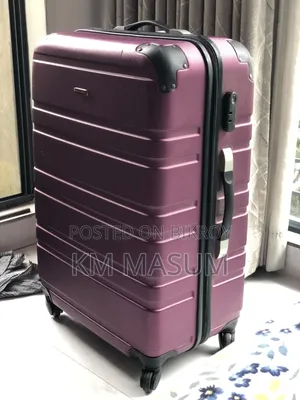 High quality foreign brand bags will be sold at a low price.