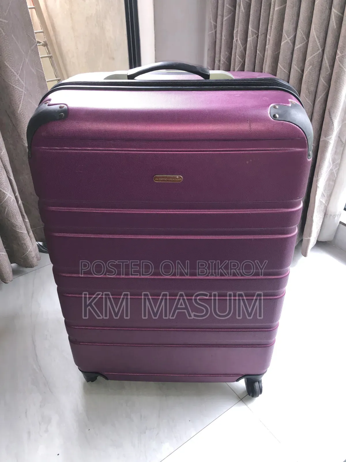 High quality foreign brand bags will be sold at a low price.