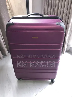 High quality foreign brand bags will be sold at a low price.