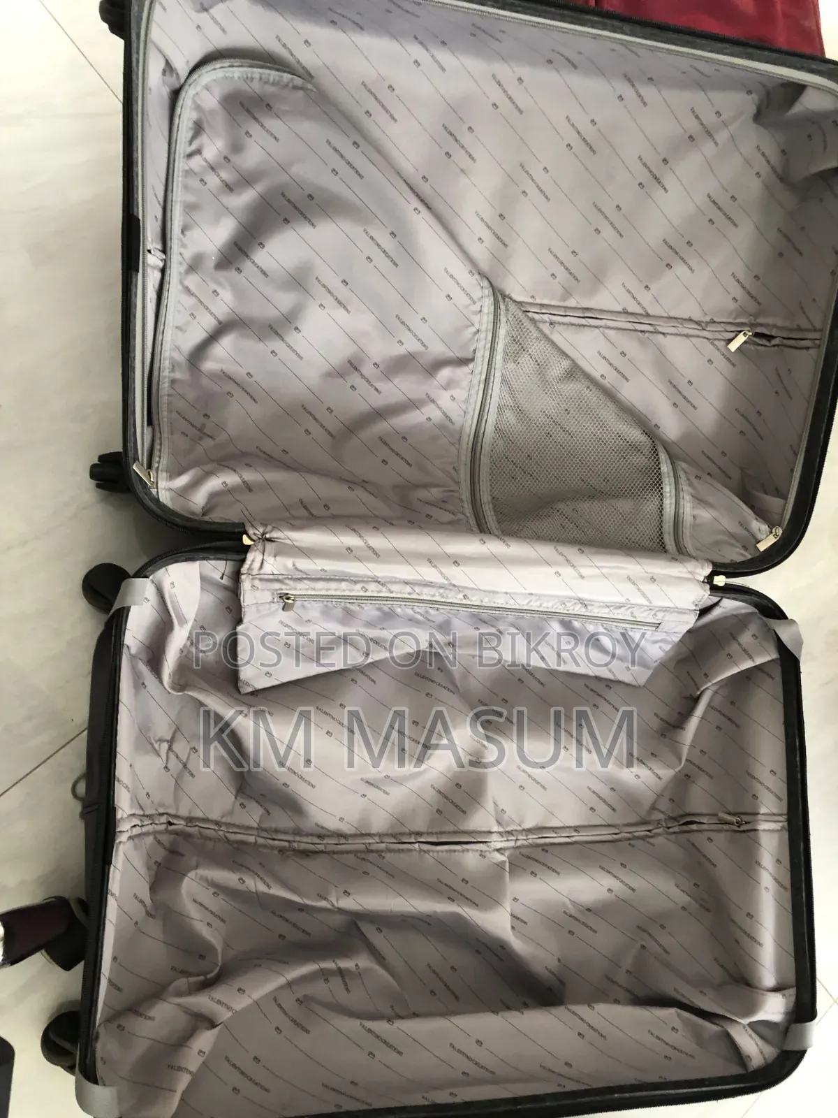 High quality foreign brand bags will be sold at a low price.