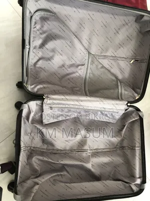 High quality foreign brand bags will be sold at a low price.