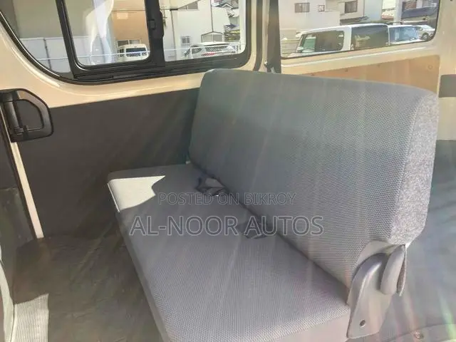 Toyota HiAce 2022 White