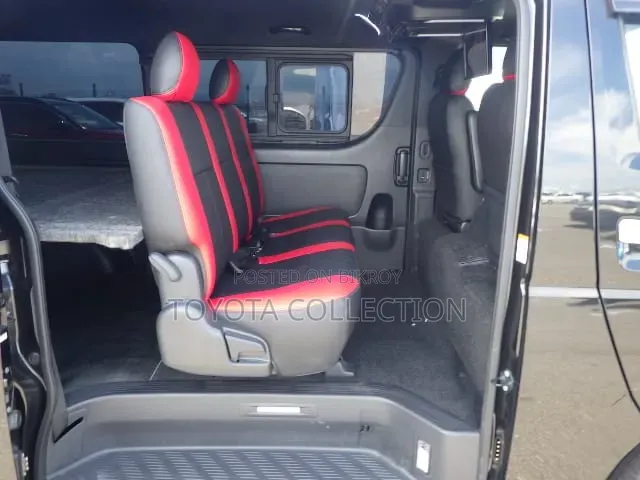 Toyota HiAce 2021 Black
