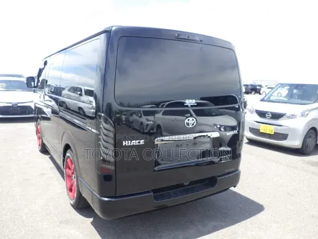Toyota HiAce 2021 Black