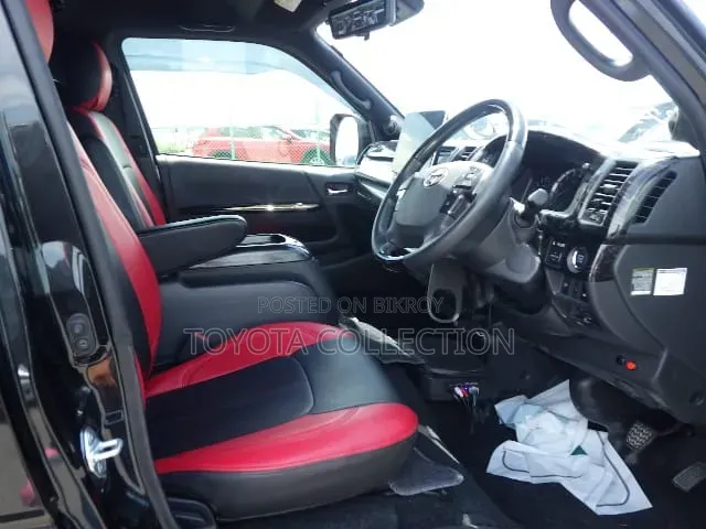 Toyota HiAce 2021 Black