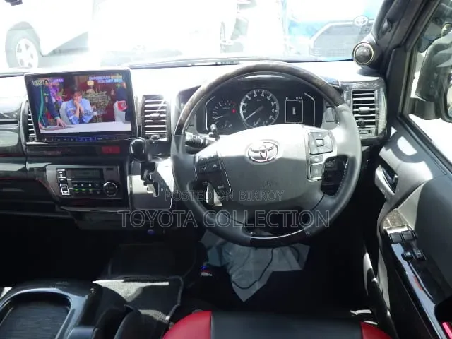 Toyota HiAce 2021 Black