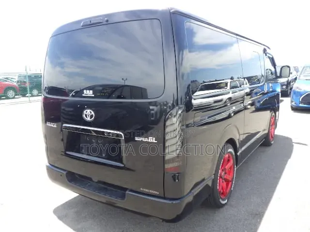 Toyota HiAce 2021 Black