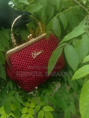 Crochet Classic Kiss Lock Bag