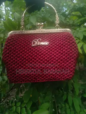 Crochet Classic Kiss Lock Bag