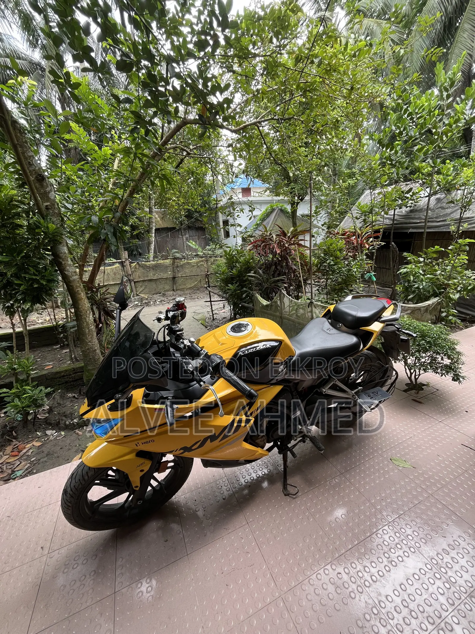 হিরো কারিজমা এক্সএমআর ২১ও ২০২৪ হলুদ
