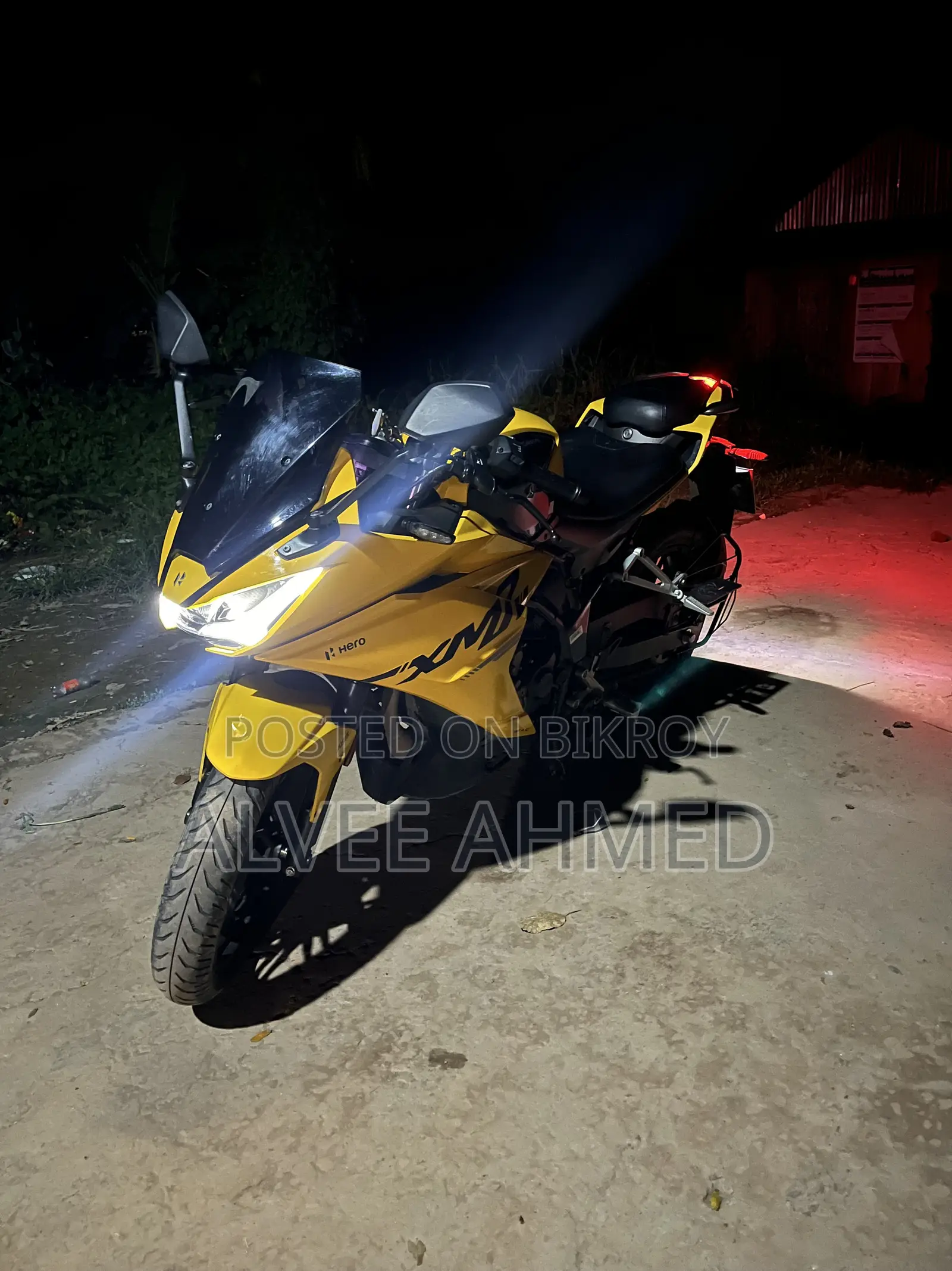 হিরো কারিজমা এক্সএমআর ২১ও ২০২৪ হলুদ