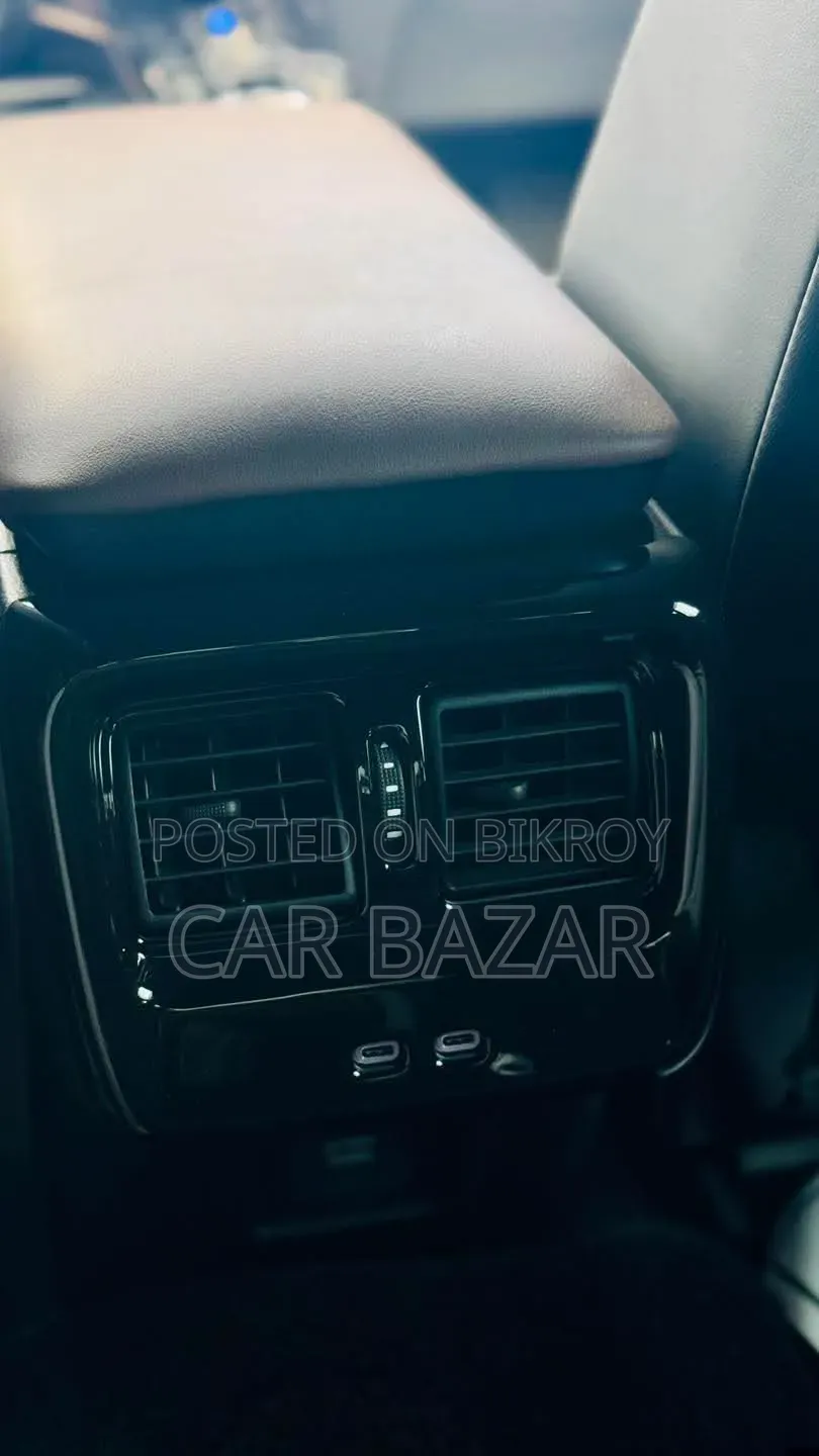 নতুন টয়োটা ক্রাউন ২০২২ ব্রাউন