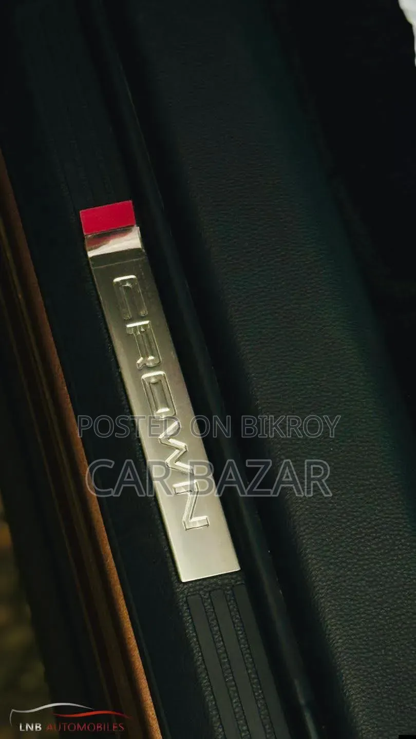 নতুন টয়োটা ক্রাউন ২০২২ ব্রাউন