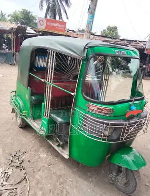 Bajaj CT 2019 Green