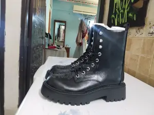 পুল অ্যান্ড বেয়ার জুতো