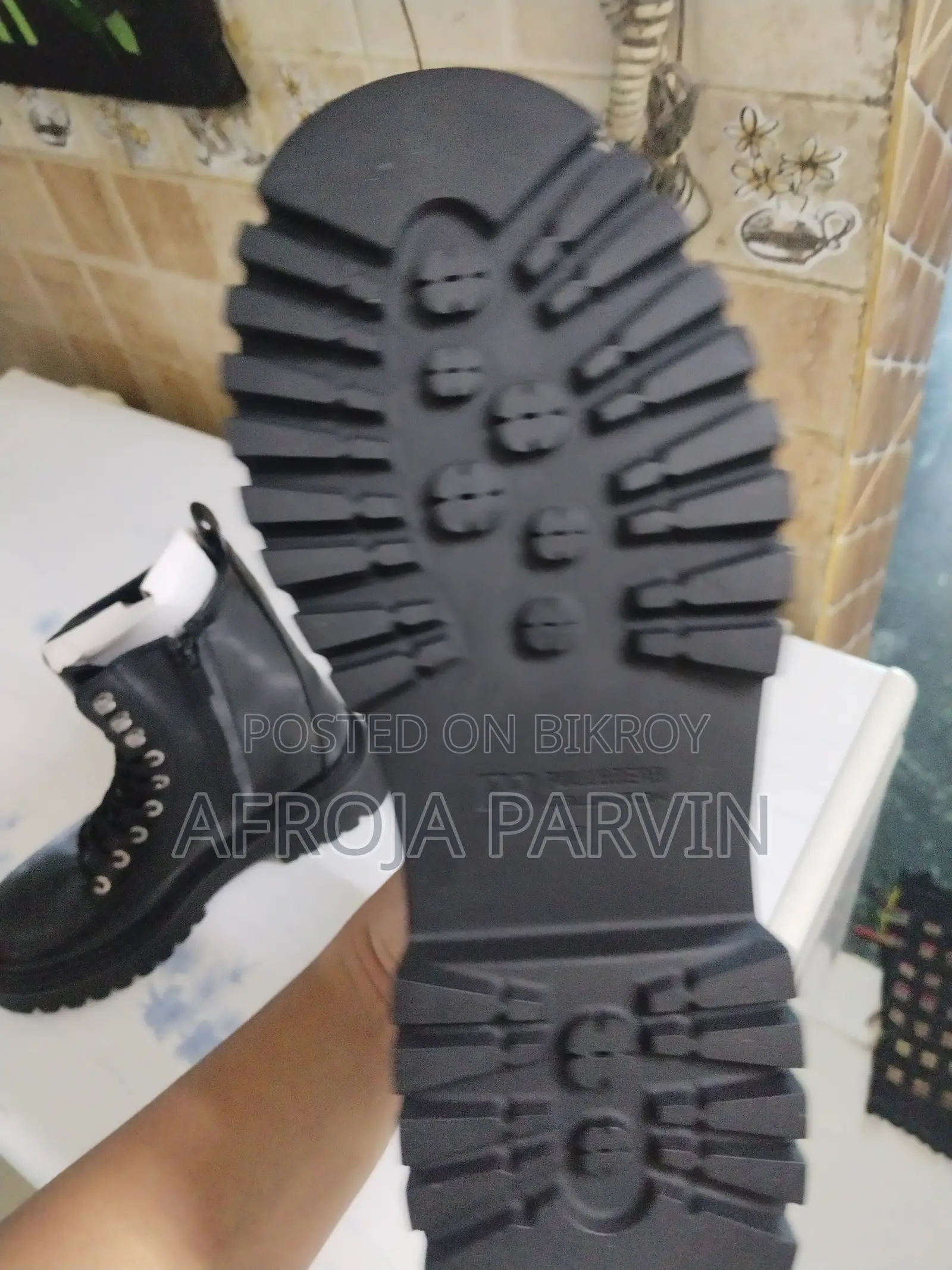 পুল অ্যান্ড বেয়ার জুতো