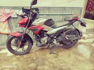 হিরো এক্সট্রিম ১২৫আর ২০২৫ লাল