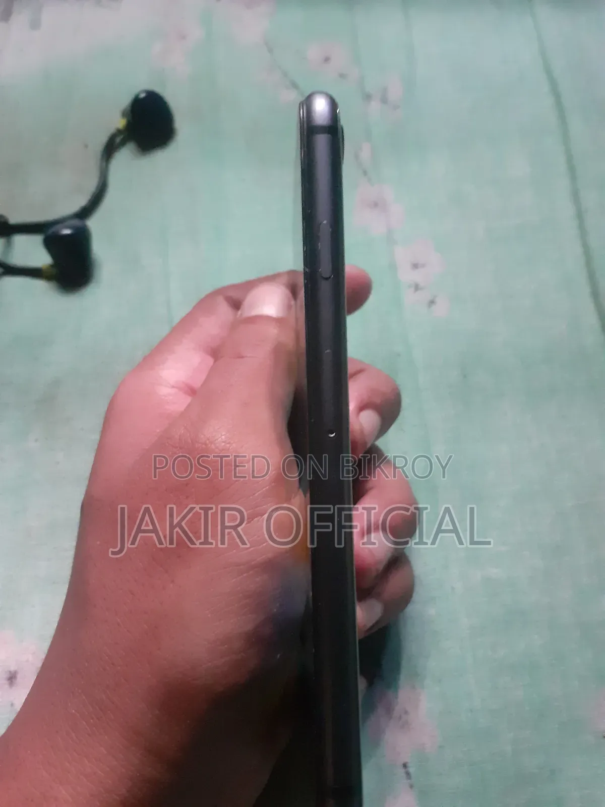 অ্যাপল আইফোন ৮ ৬৪ জিবি ব্ল্যাক