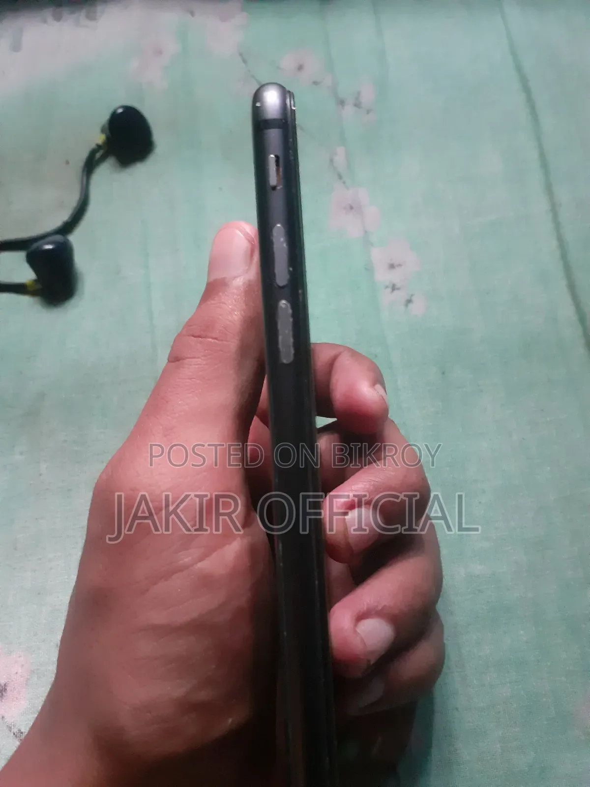 অ্যাপল আইফোন ৮ ৬৪ জিবি ব্ল্যাক