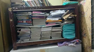 দোকানের ২ টা শোকেস বিক্রয় করা হবে।