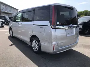 Toyota Noah 1.8 Front-Wheel Drive Hybrid (7 Seater) 2021 Silver
