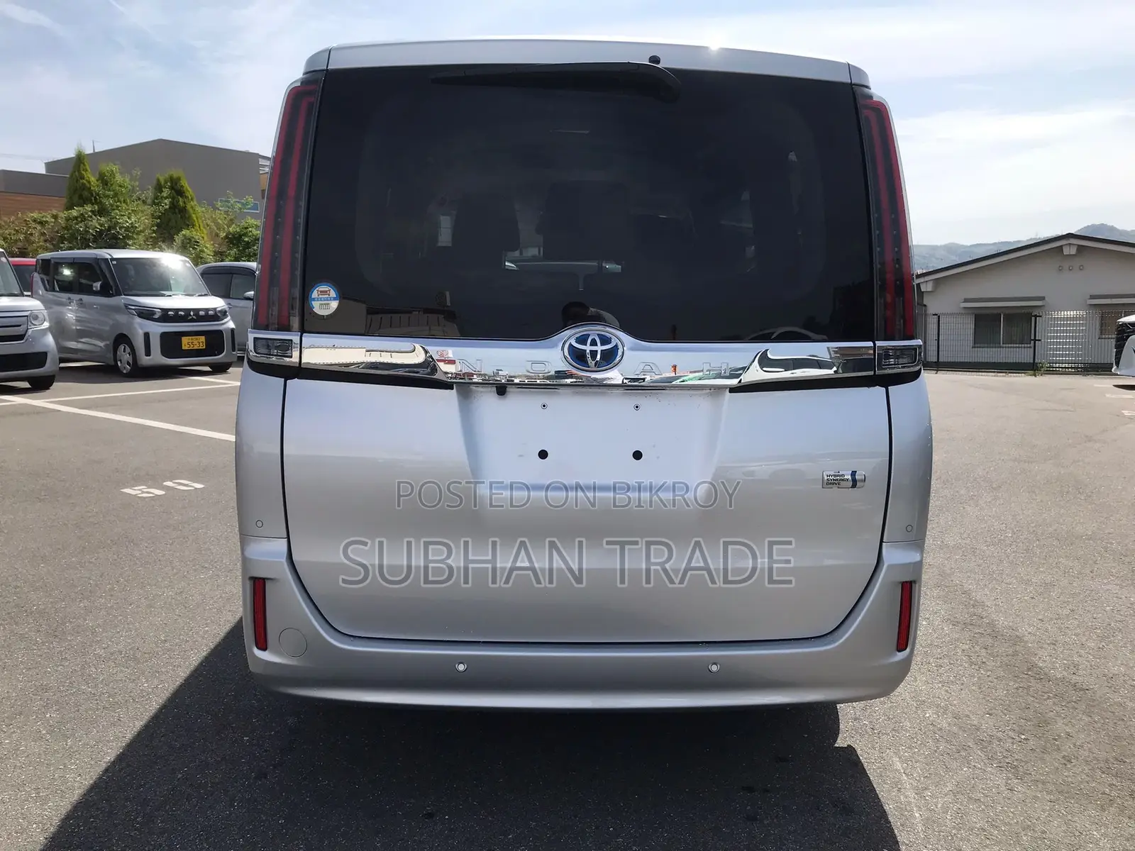 Toyota Noah 1.8 Front-Wheel Drive Hybrid (7 Seater) 2021 Silver