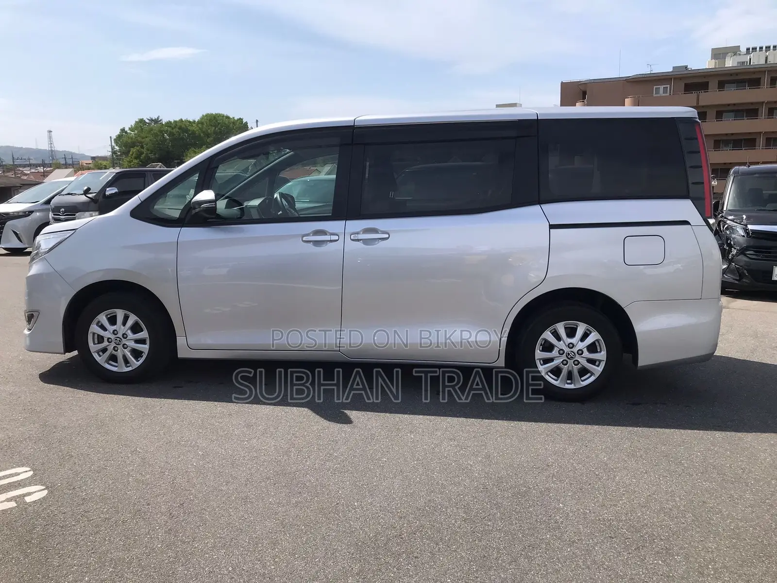 Toyota Noah 1.8 Front-Wheel Drive Hybrid (7 Seater) 2021 Silver