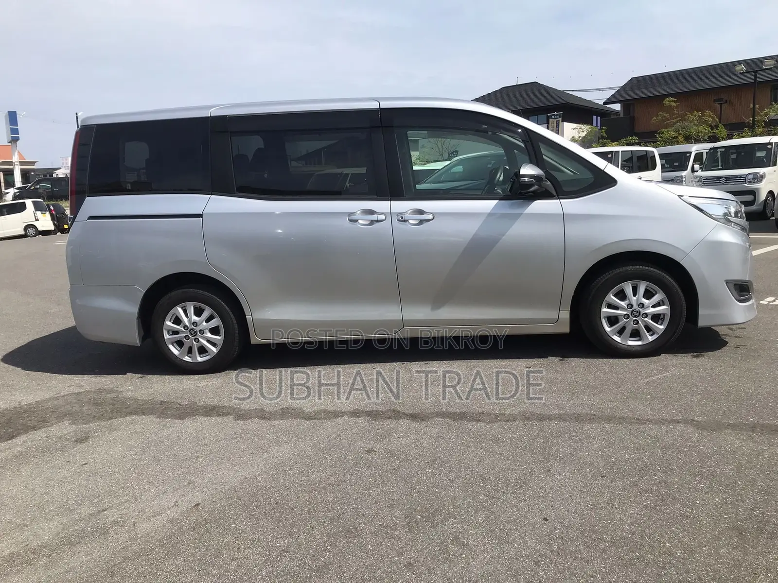 Toyota Noah 1.8 Front-Wheel Drive Hybrid (7 Seater) 2021 Silver