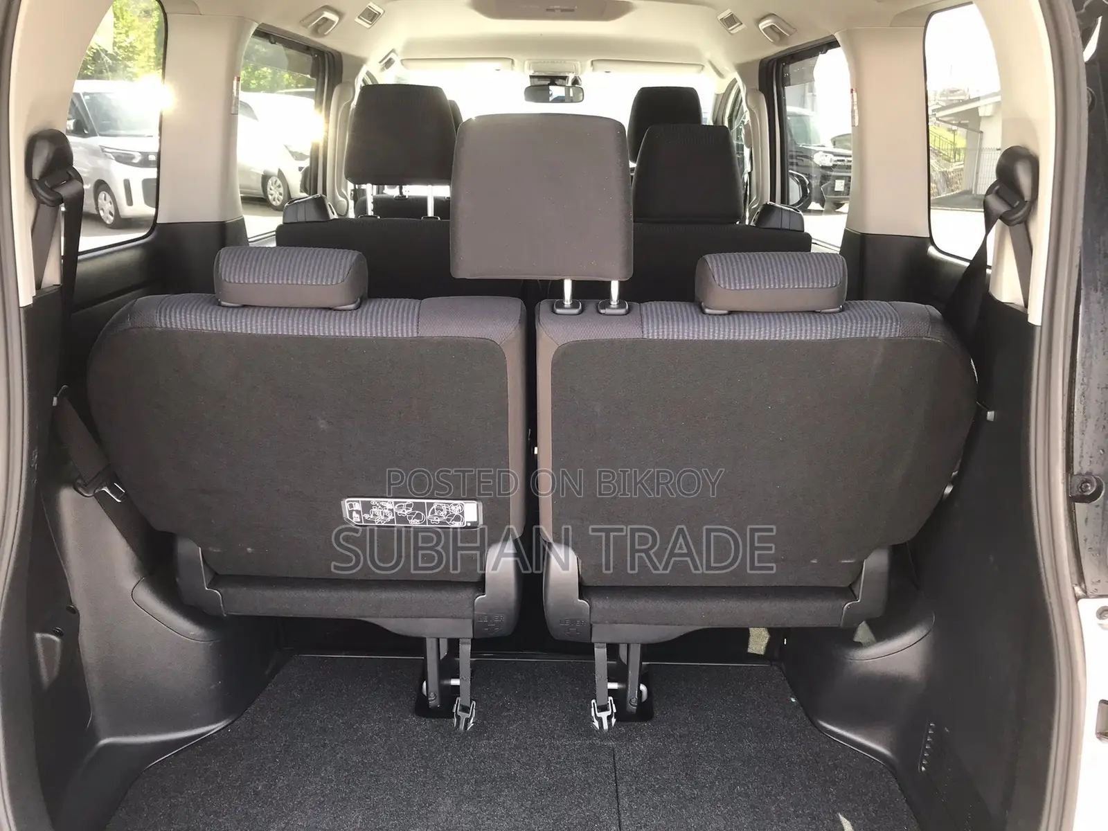 Toyota Noah 1.8 Front-Wheel Drive Hybrid (7 Seater) 2021 Silver