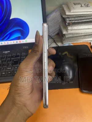 New Samsung Galaxy S22 5G 128 GB Silver