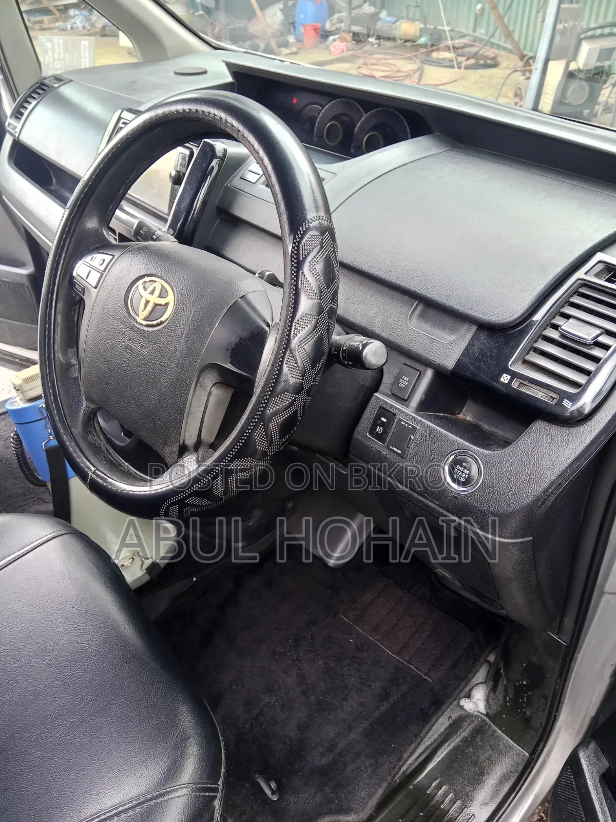 Toyota Noah 2012 Silver