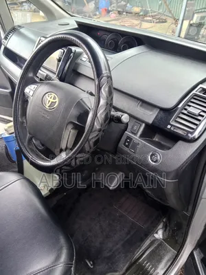 Toyota Noah 2012 Silver