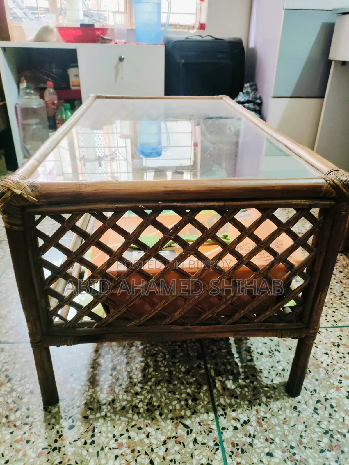 ব্যবহৃত বাঁশের সোফা সেট ১-সিটার টি টেবিল সহ বিক্রির জন্য