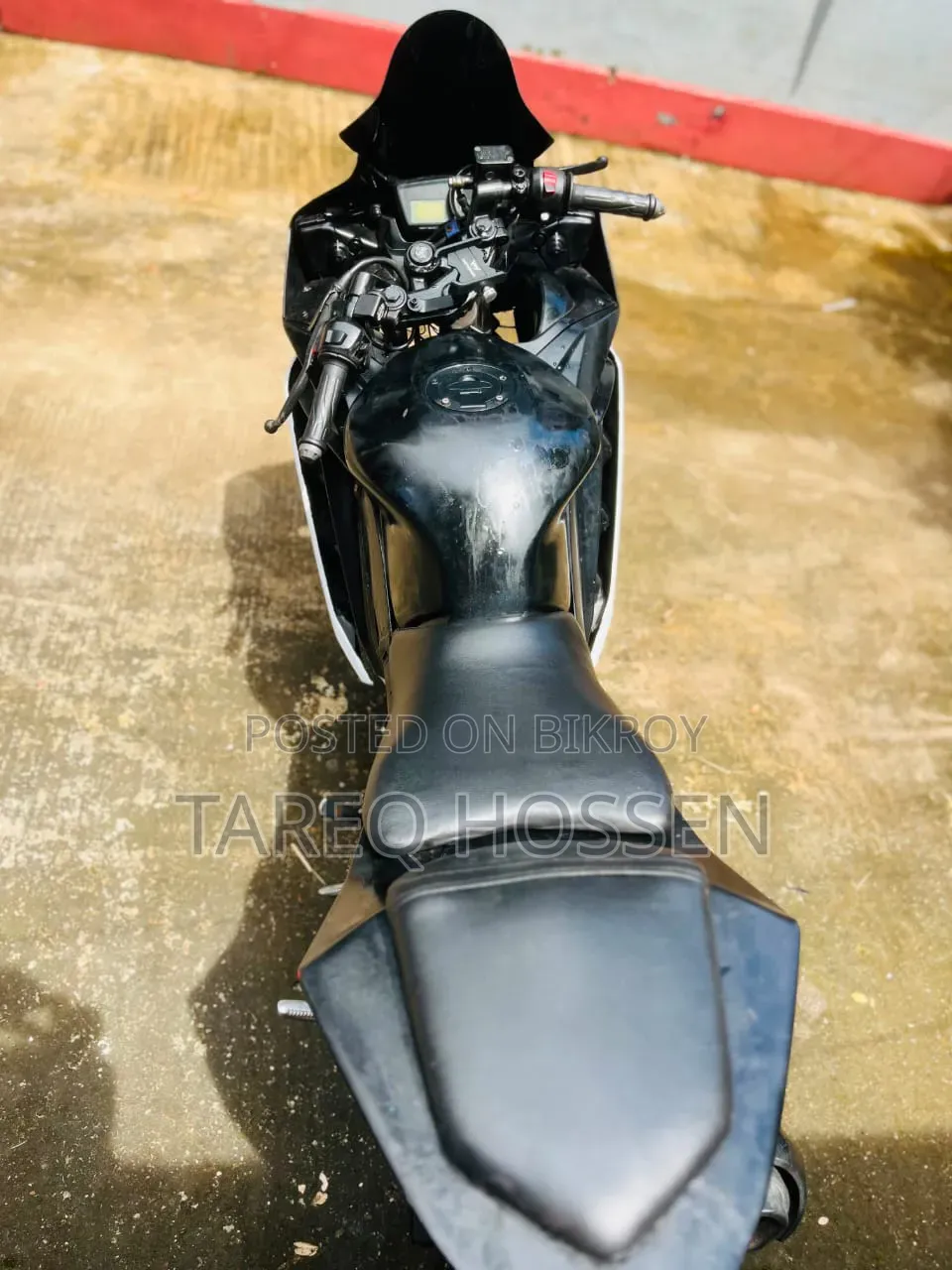 ইয়ামাহা ২০১৬ কালো