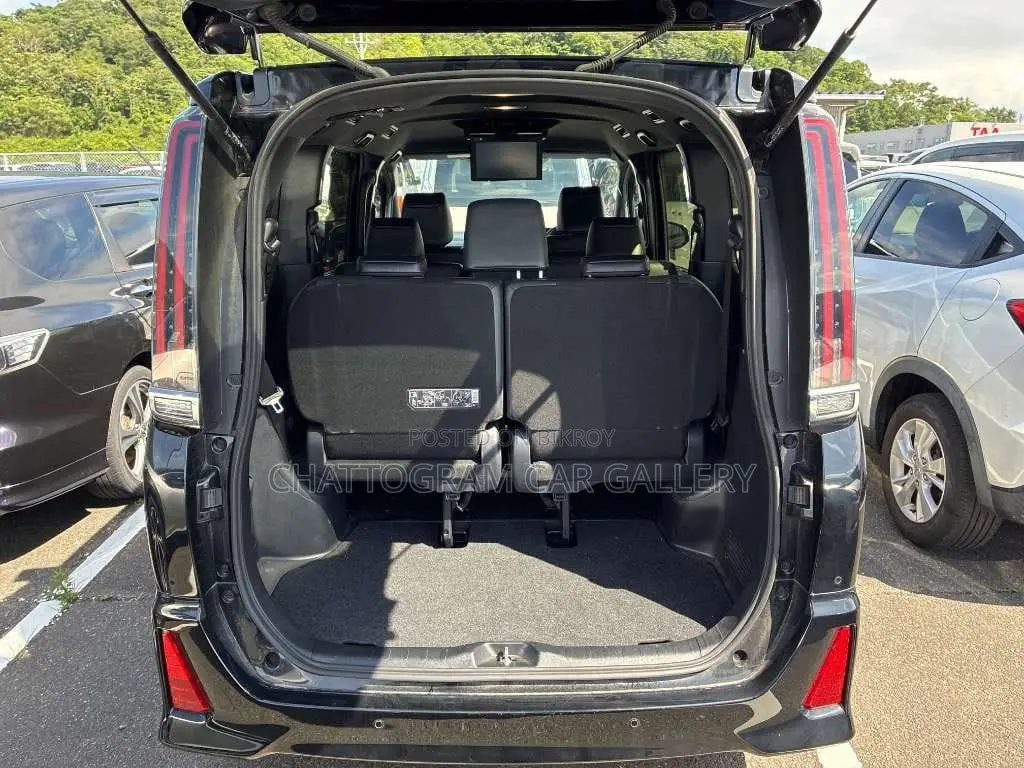 Toyota Noah 2021 Black