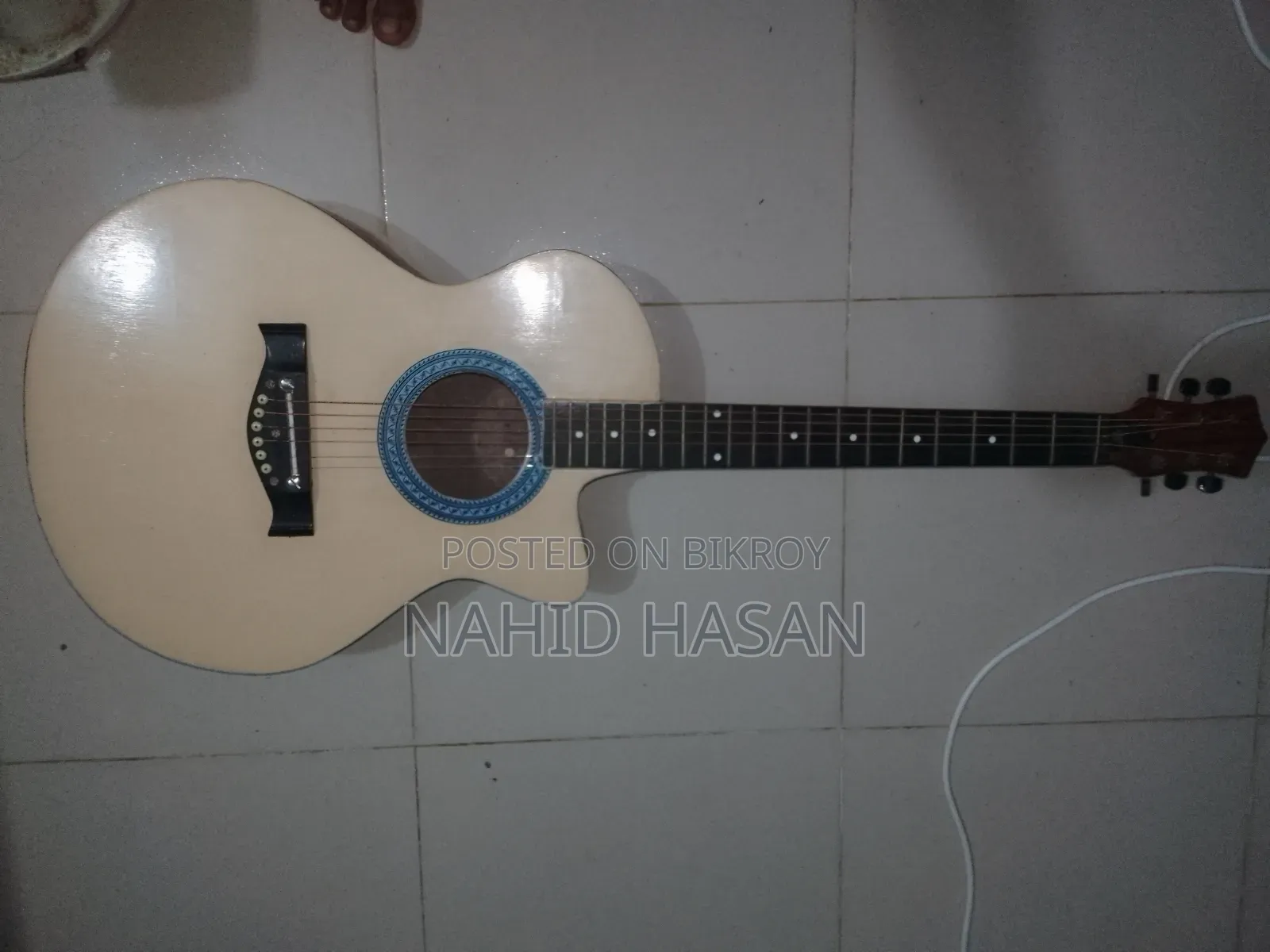 ইউজড একোয়াস্টিক গিটার