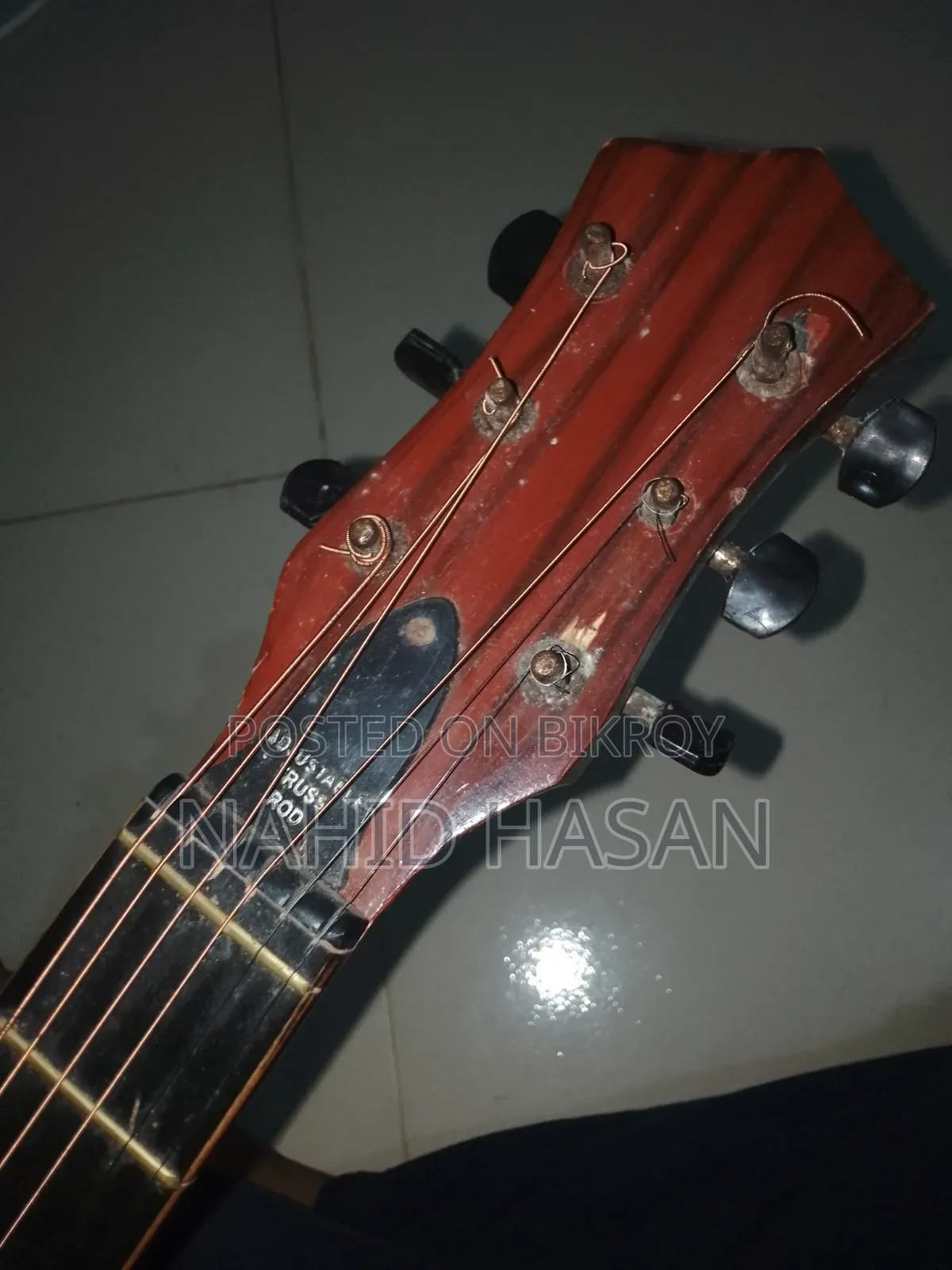 ইউজড একোয়াস্টিক গিটার