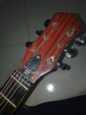 ইউজড একোয়াস্টিক গিটার