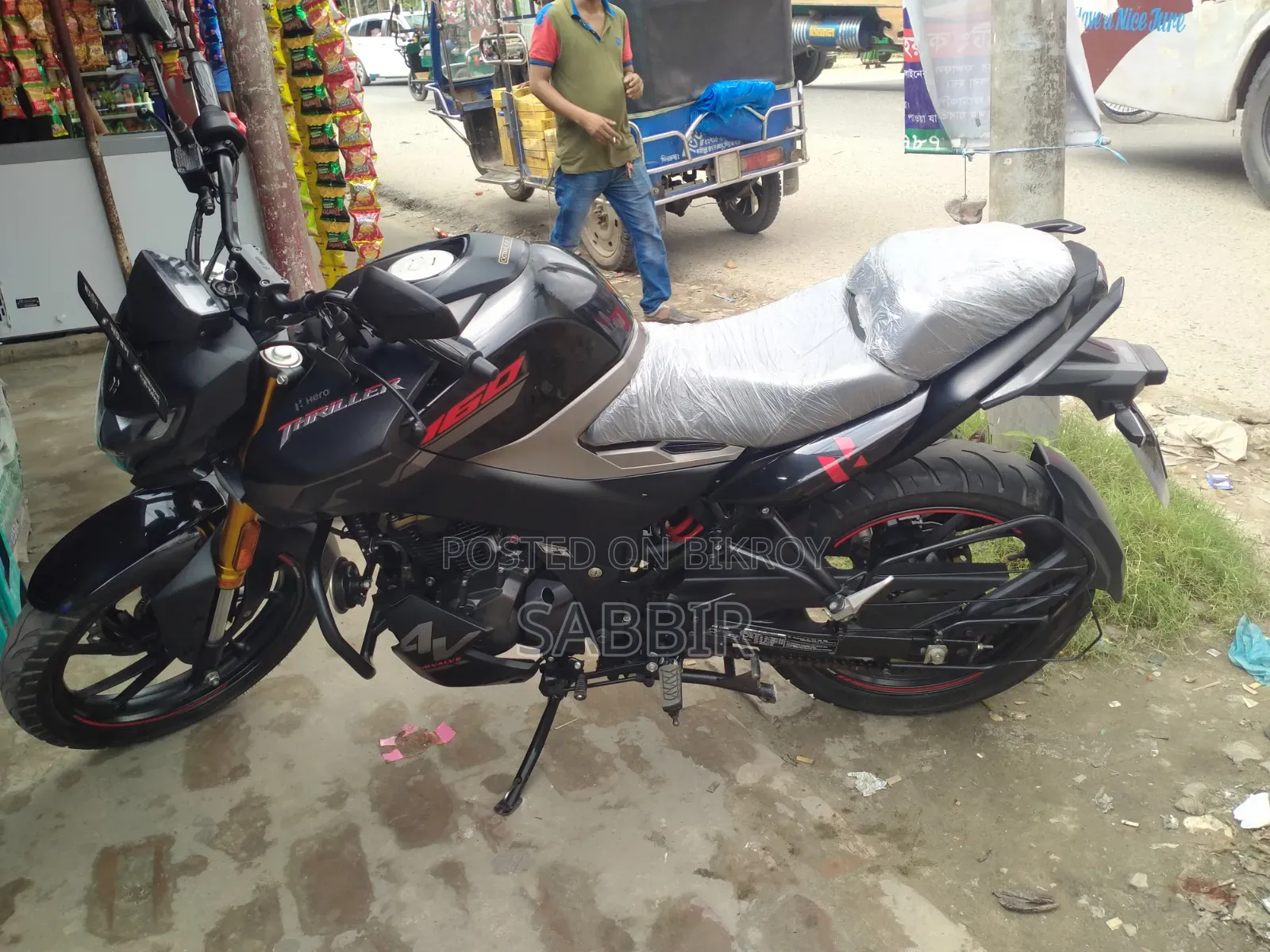 Hero Thriller 160R 4V 2025 Black