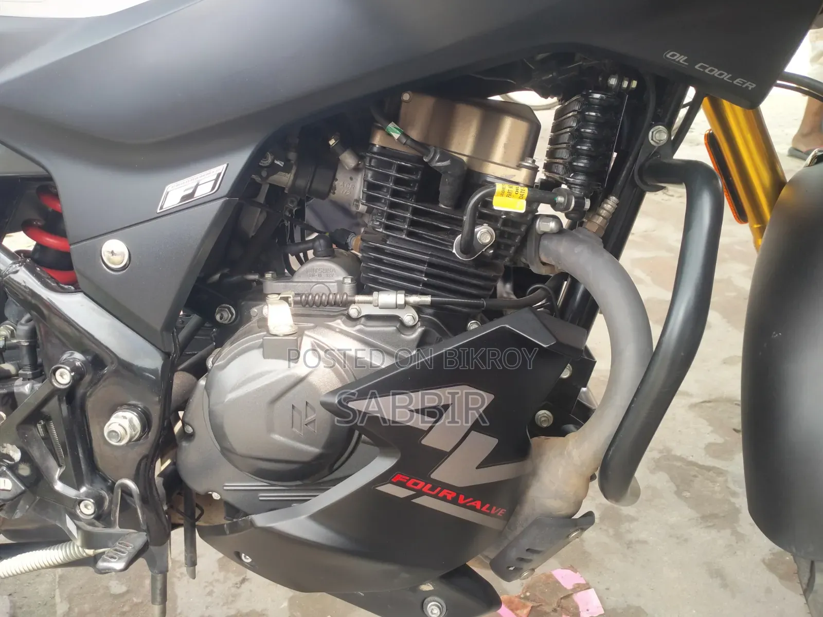 Hero Thriller 160R 4V 2025 Black