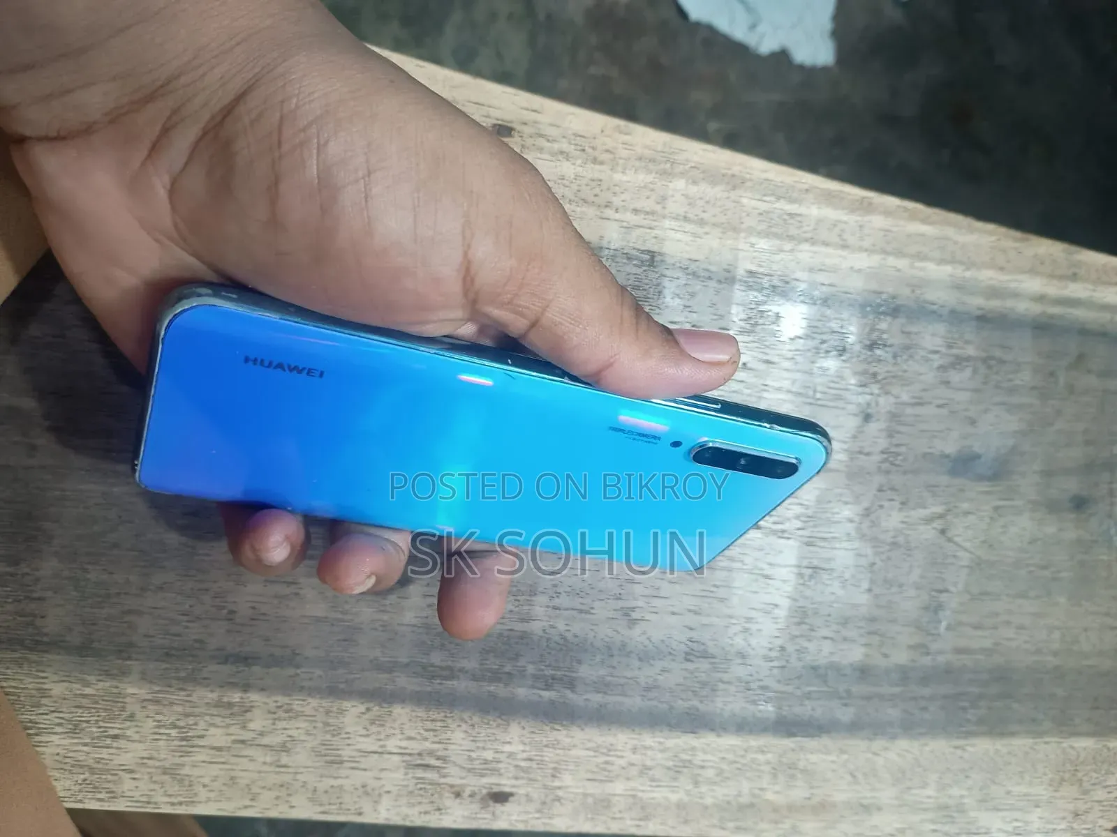 হুয়াওয়ে ১২৮ জিবি