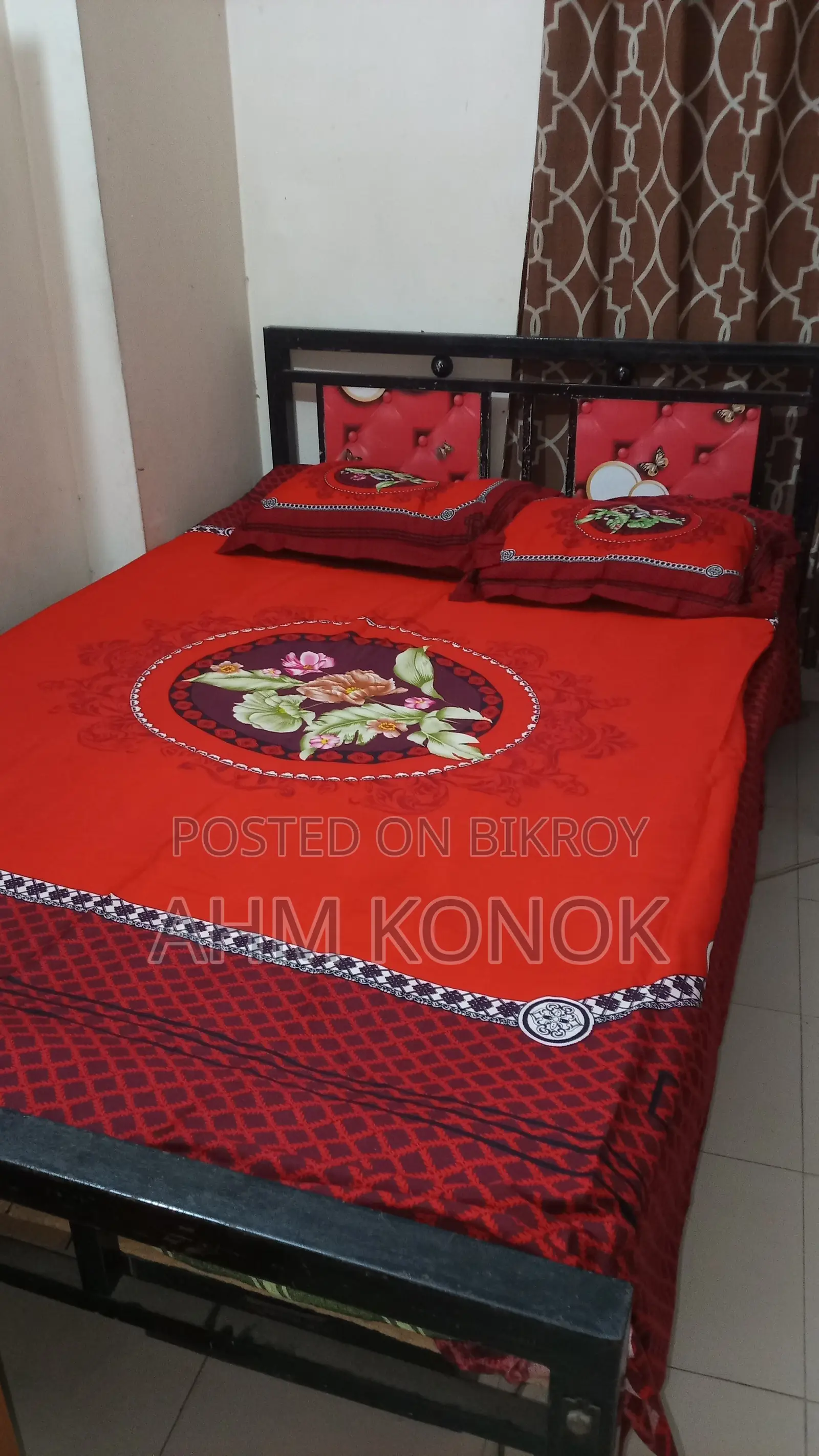 সেমি ডাবল খাট এবং টেবিল