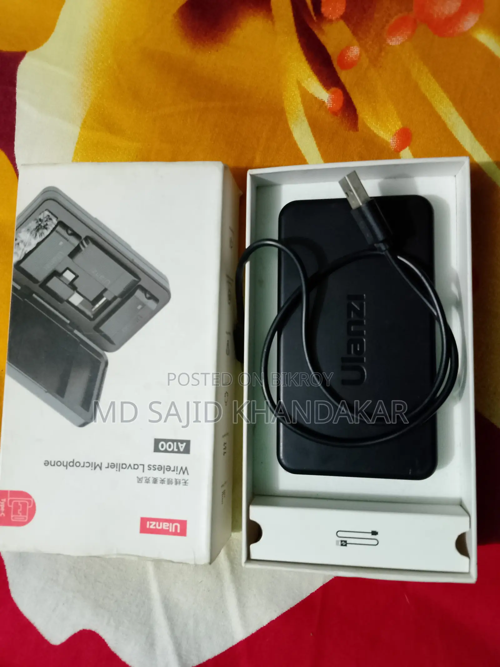 Ulanzi A100 Wireless Lavalier Microphone.