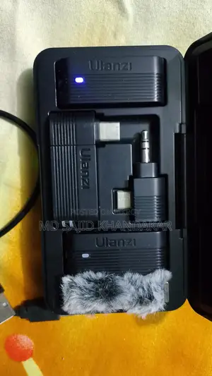Ulanzi A100 Wireless Lavalier Microphone.