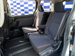 Toyota Noah 2021 Silver