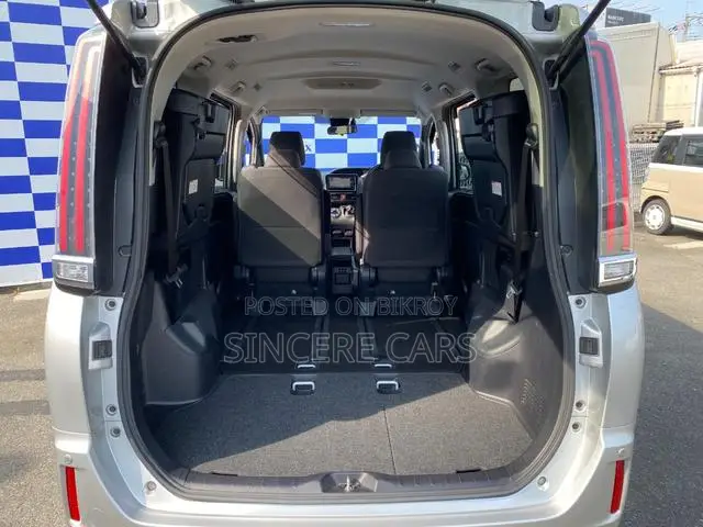 Toyota Noah 2021 Silver