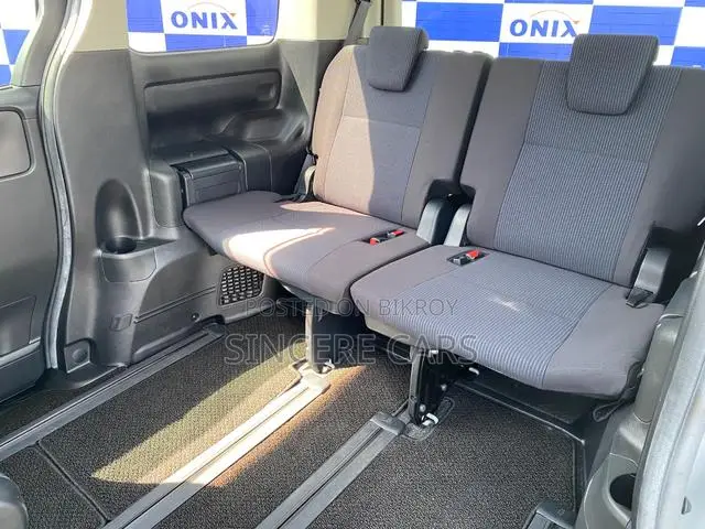Toyota Noah 2021 Silver
