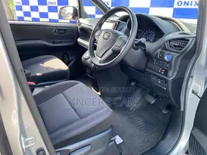 Toyota Noah 2021 Silver